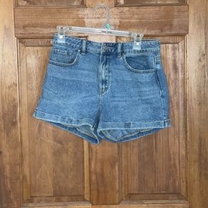 PacSun Mom shorts medium wash